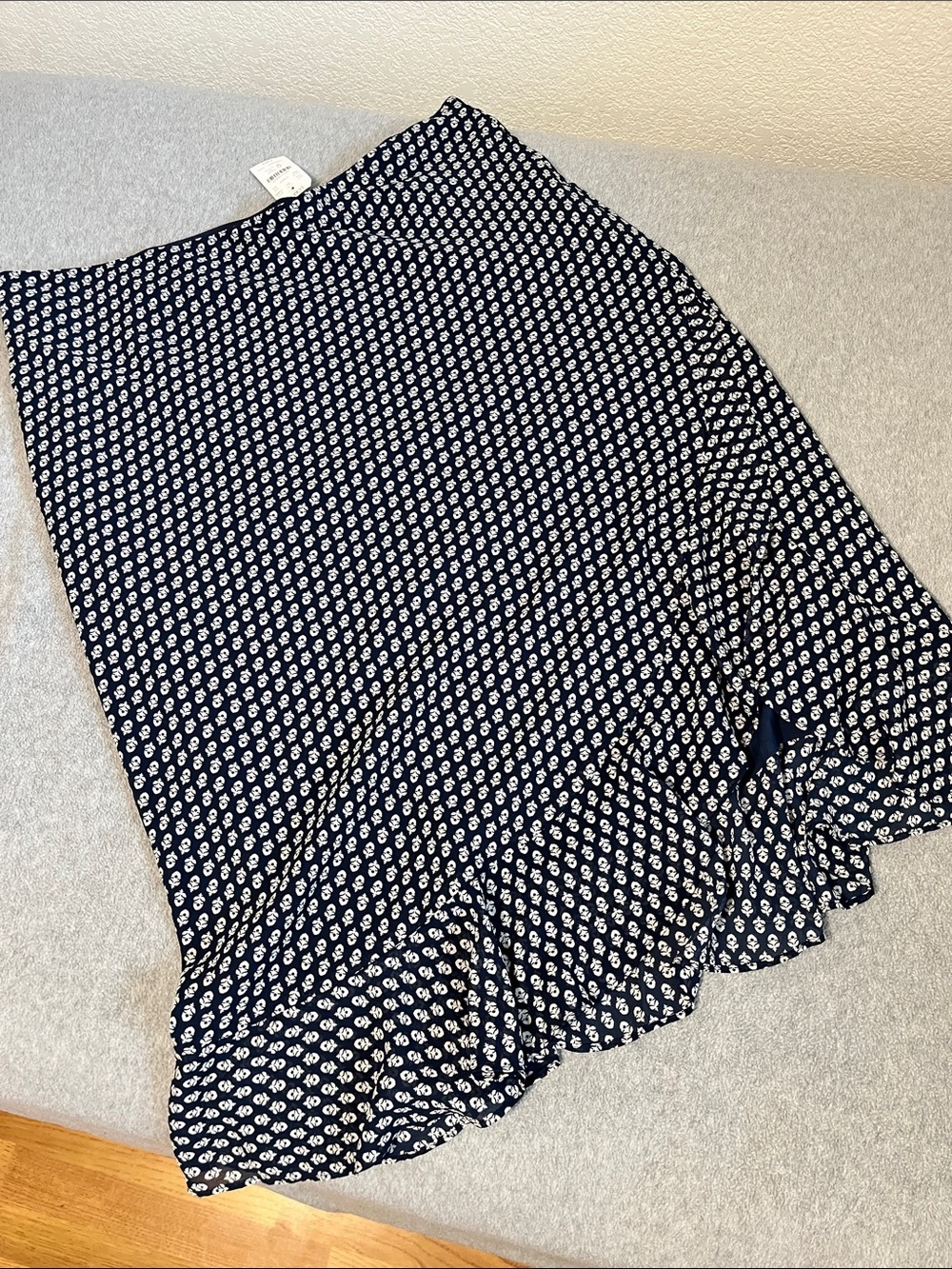 J. crew Midi Skirt Size 2X Ruffle Hem Bias Cut Navy White Office Career Modest